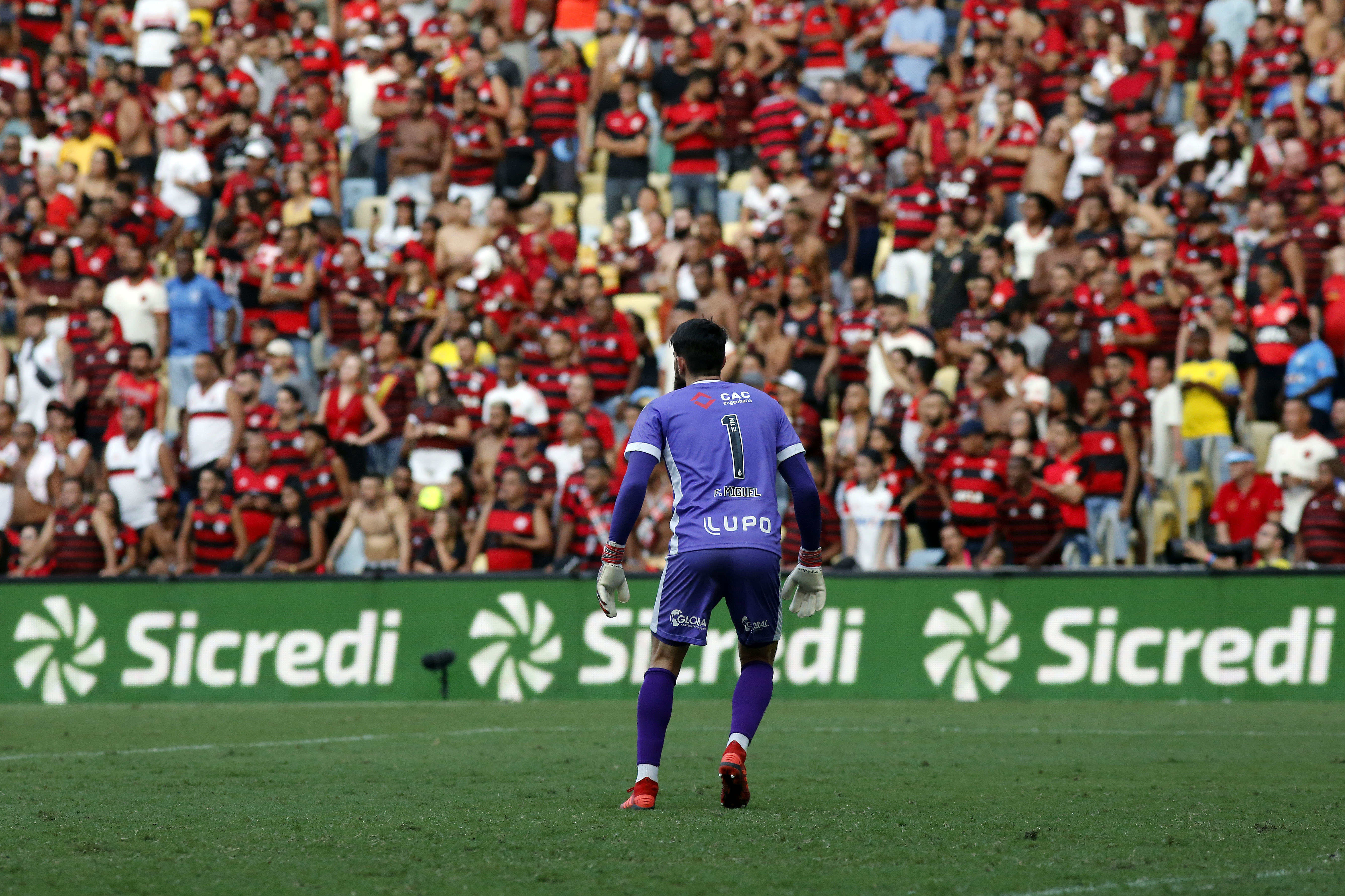 Sicredi em campo: instituição financeira cooperativa reforça parceria estratégica no futebol